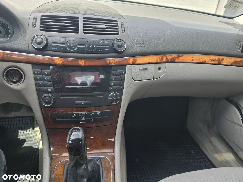 Mercedes-Benz Klasa E 220 CDI Elegance DPF - 16