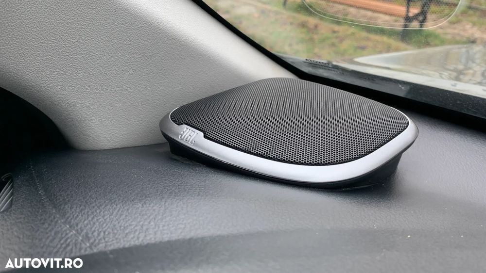 Toyota Hilux 2.8D 204CP 4x4 Double Cab AT Executive Color Edition - 26