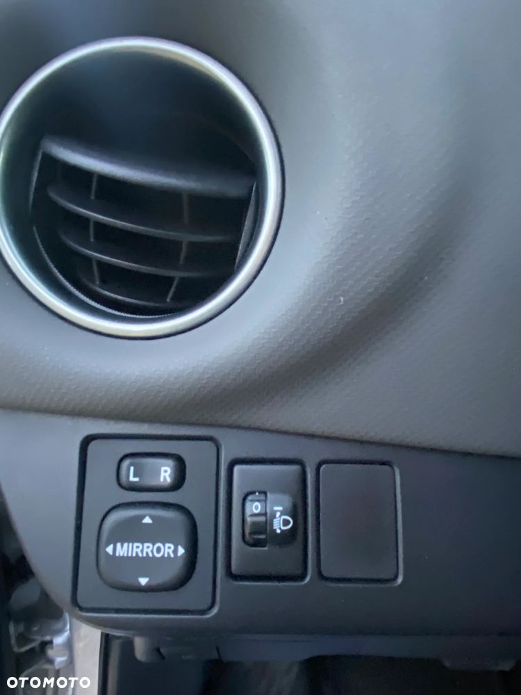 Toyota Yaris - 37