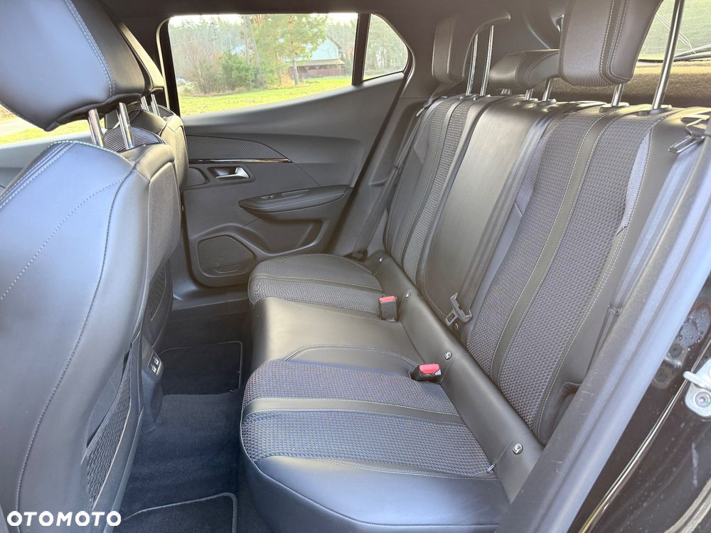 Peugeot 2008 1.2 PureTech GT S&S EAT8 - 11