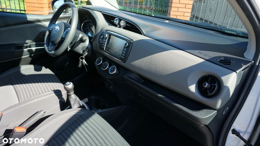 Toyota Yaris 1.5 Premium - 22
