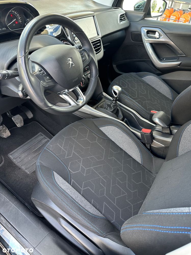 Peugeot 2008 1.5 BlueHDi Allure S&S - 6