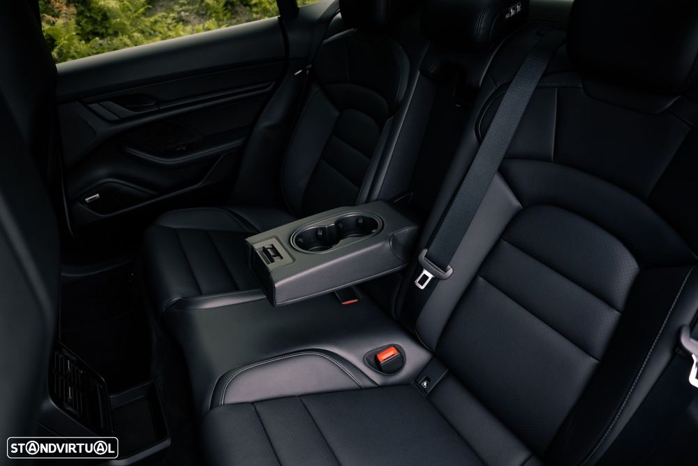 Porsche Taycan Sport Turismo - 26