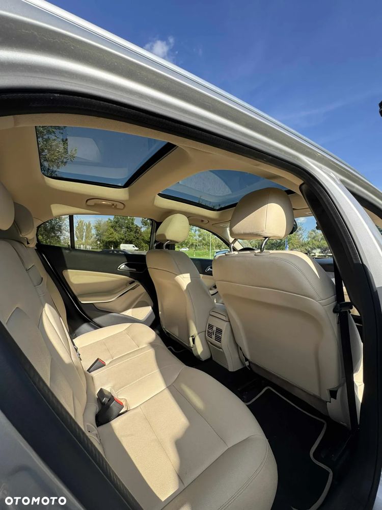 Mercedes-Benz GLA 250 7G-DCT - 12