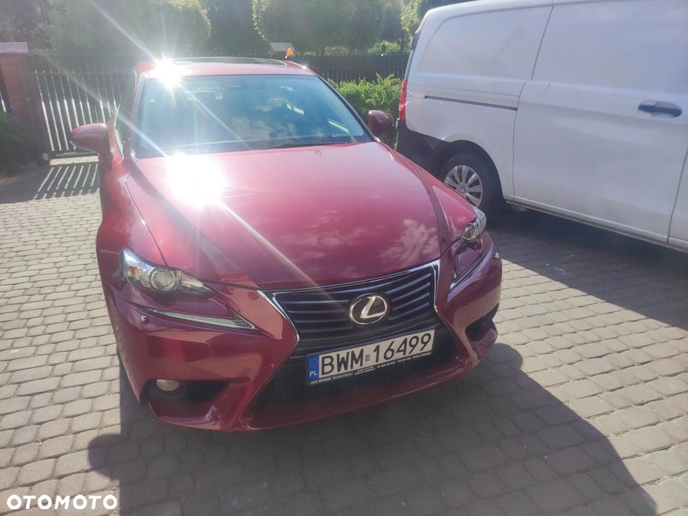Lexus IS