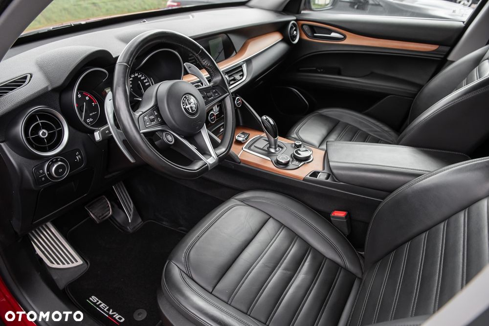 Alfa Romeo Stelvio - 15