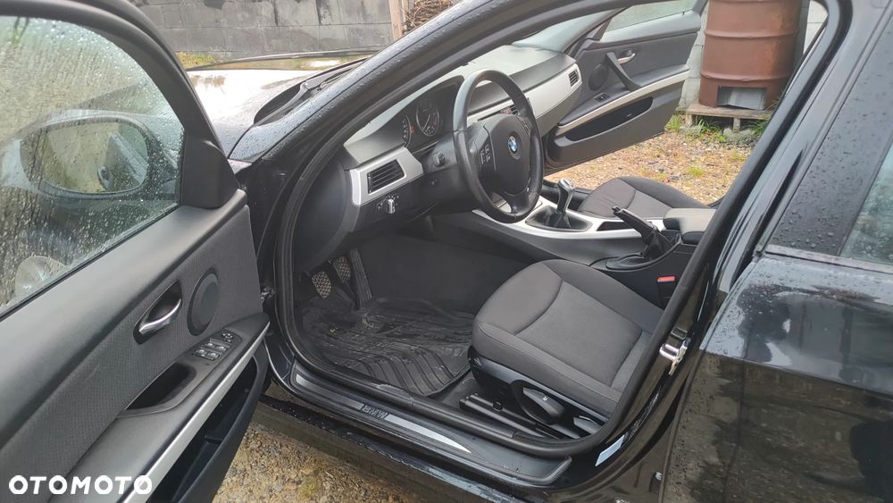 BMW Seria 3 318i - 13