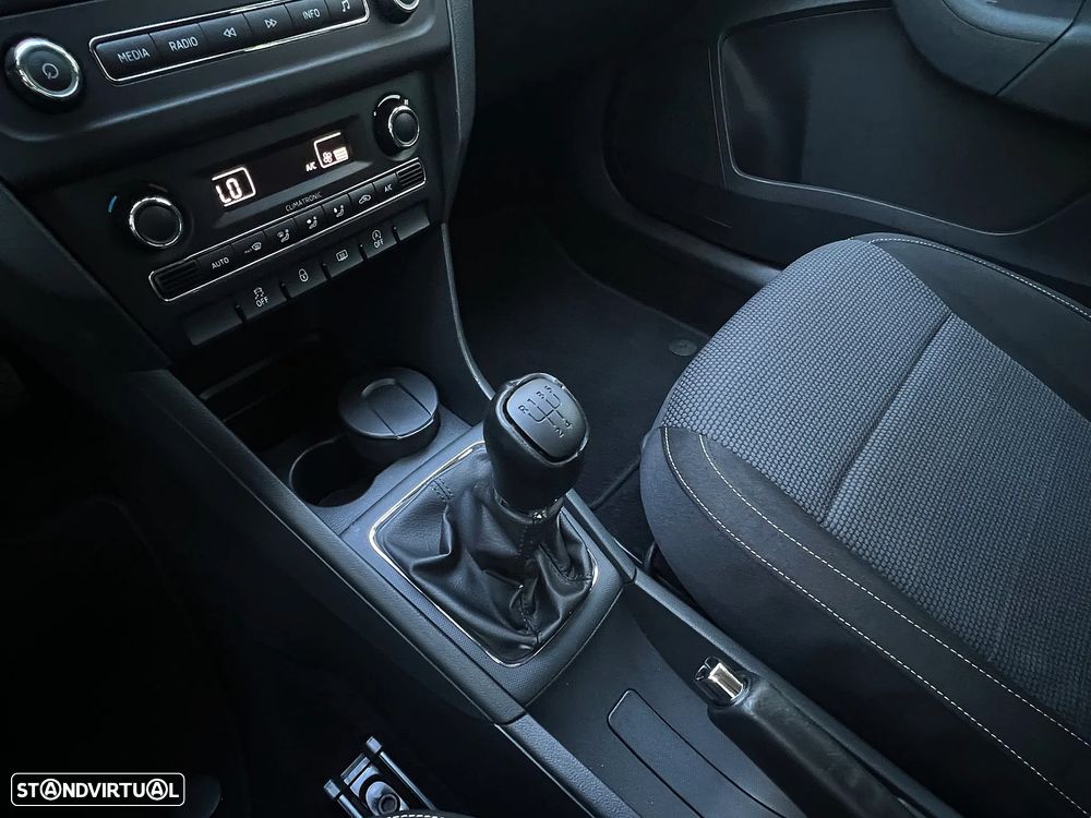 Skoda Rapid Spaceback 1.6 TDi Elegance - 14