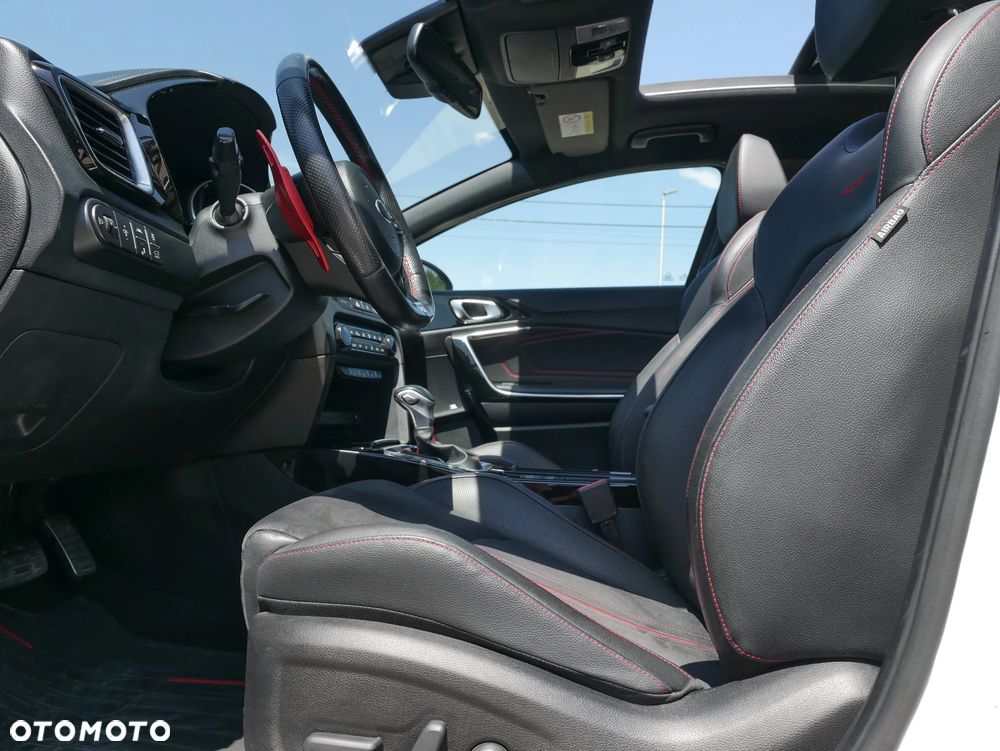 Kia ProCeed 1.6 T-GDI GT DCT - 14