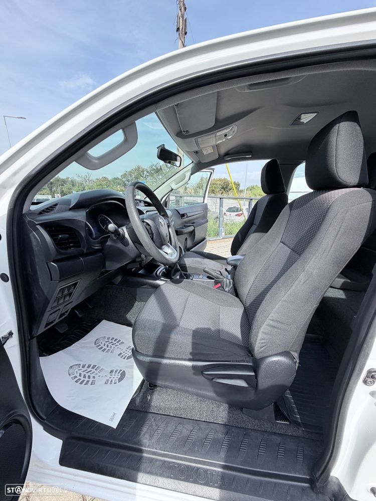 Toyota Hilux 2.4 D-4D 2WD CE - 14