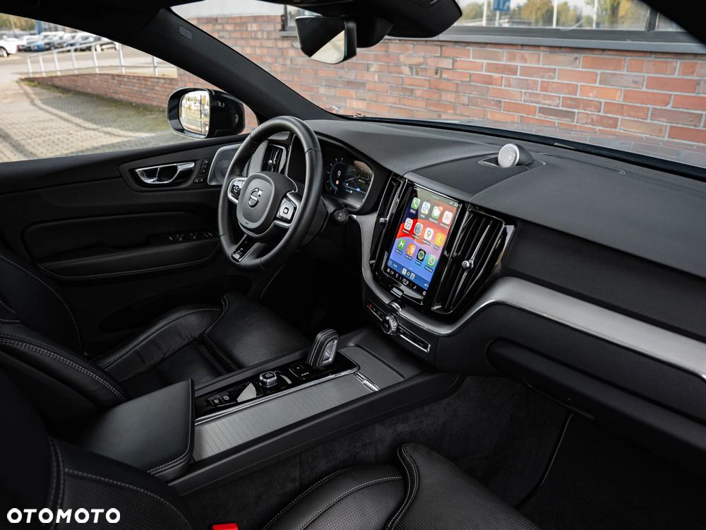 Volvo XC 60 B4 D Plus Dark - 24