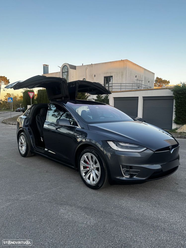 Tesla Model X 90D - 2