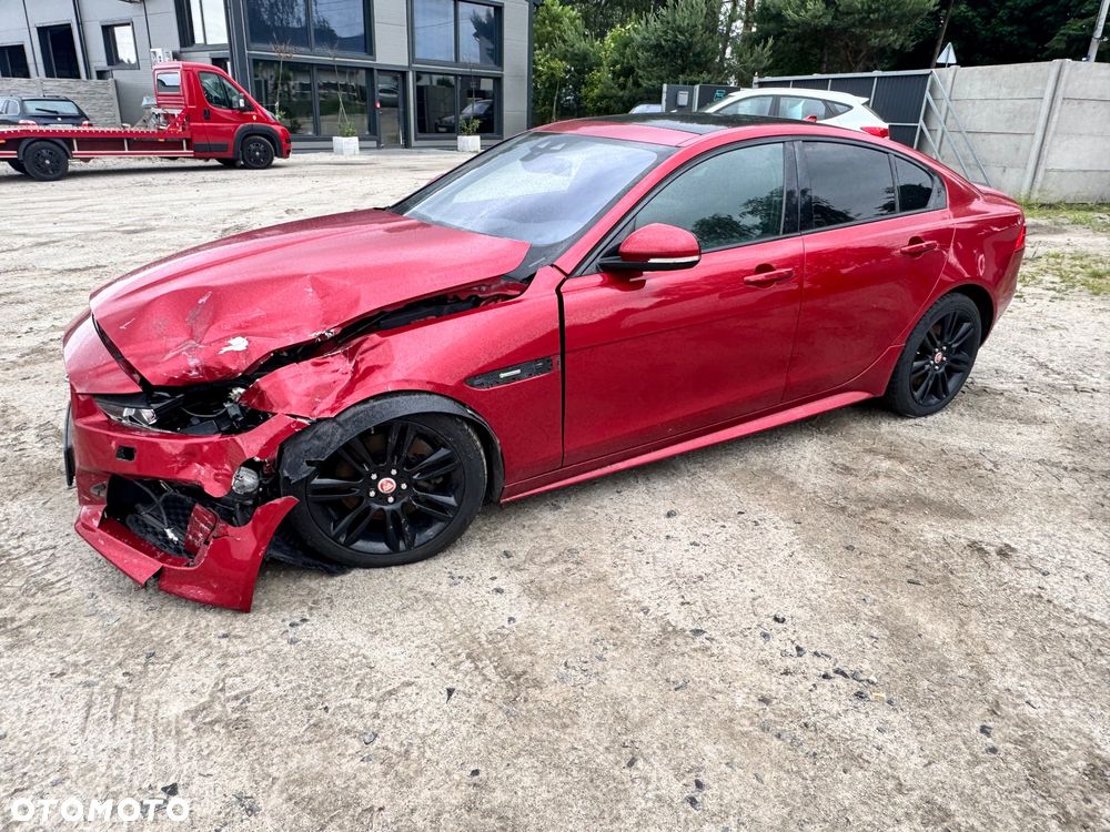Jaguar XE 20t R-Sport - 12