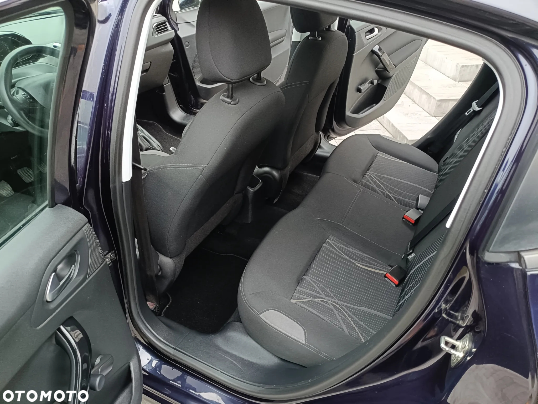 Peugeot 208 - 12
