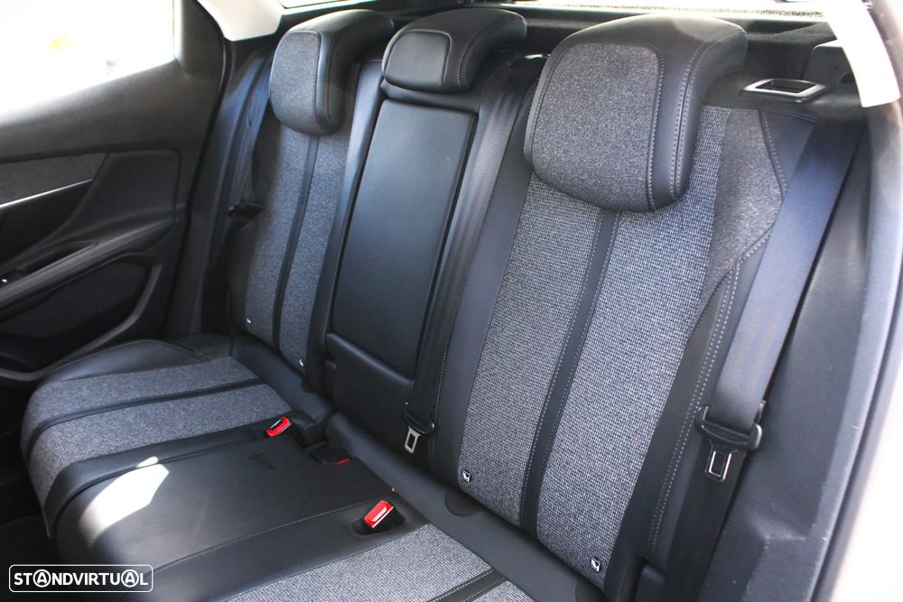 Peugeot 3008 1.6 BlueHDi Allure EAT6 J18 - 32