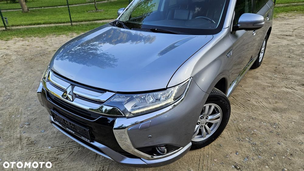 Mitsubishi Outlander 2.0 4WD Plug-In Hybrid - 11