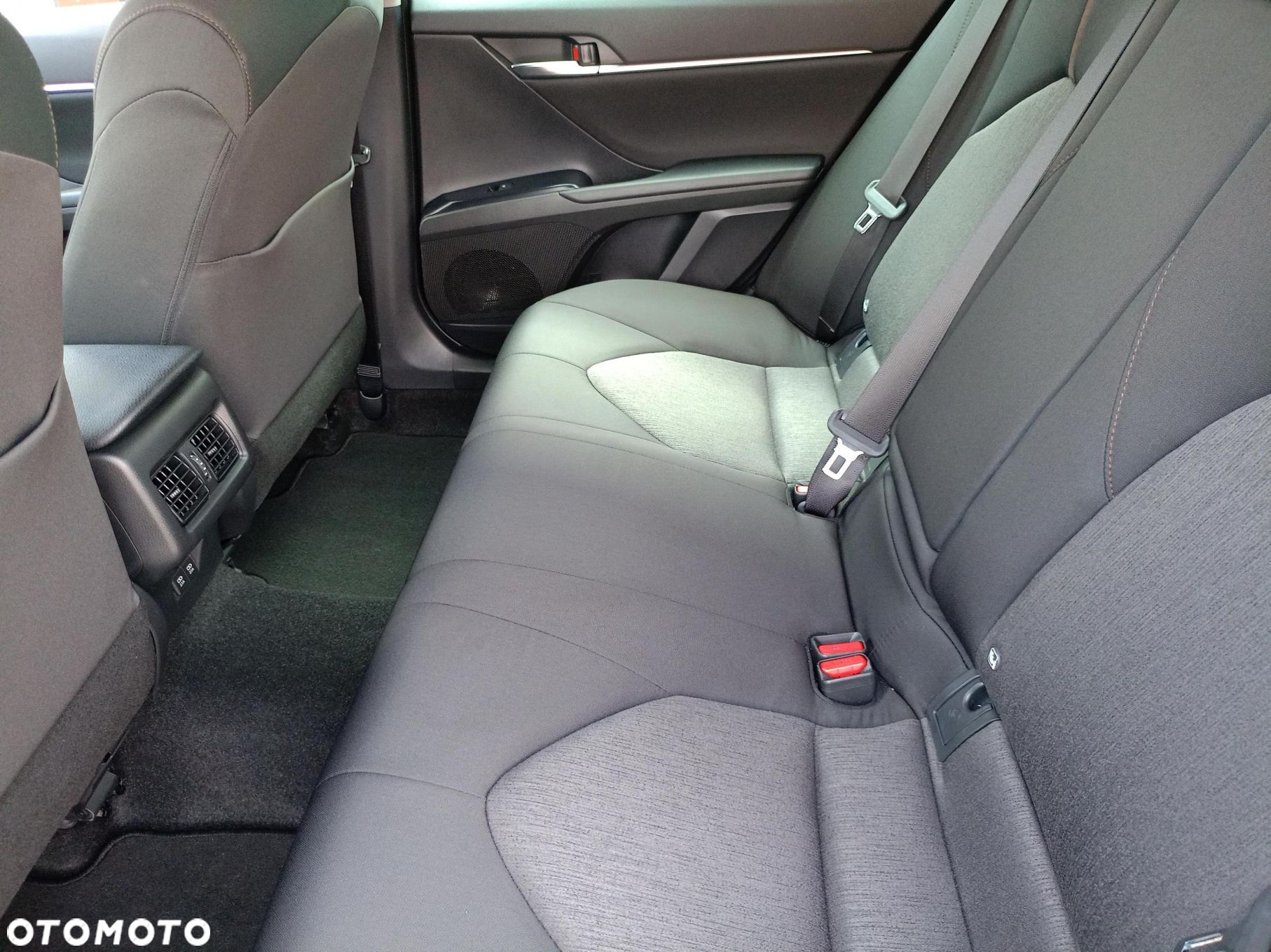 Toyota Camry - 12