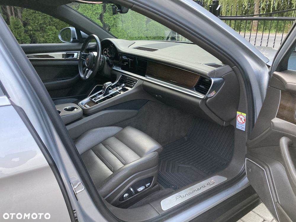 Porsche Panamera 4S - 15