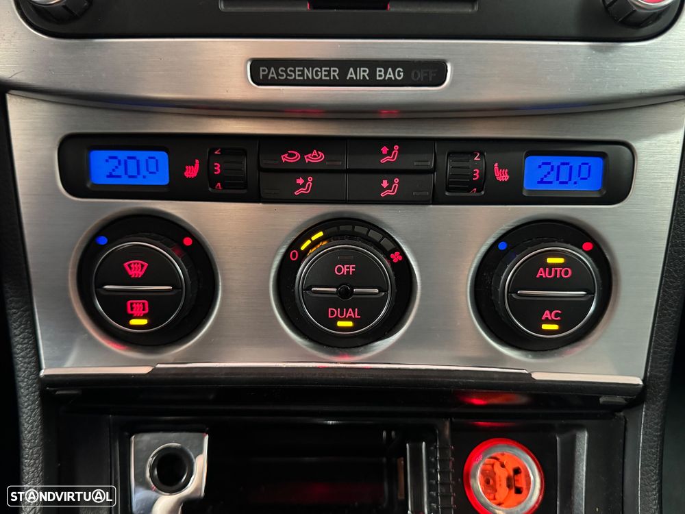 VW Passat Variant 2.0 TDI Highline - 34