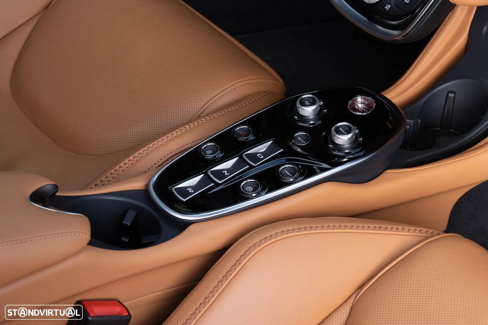 McLaren GT 4.0 Twin-Turbo V8 - 43