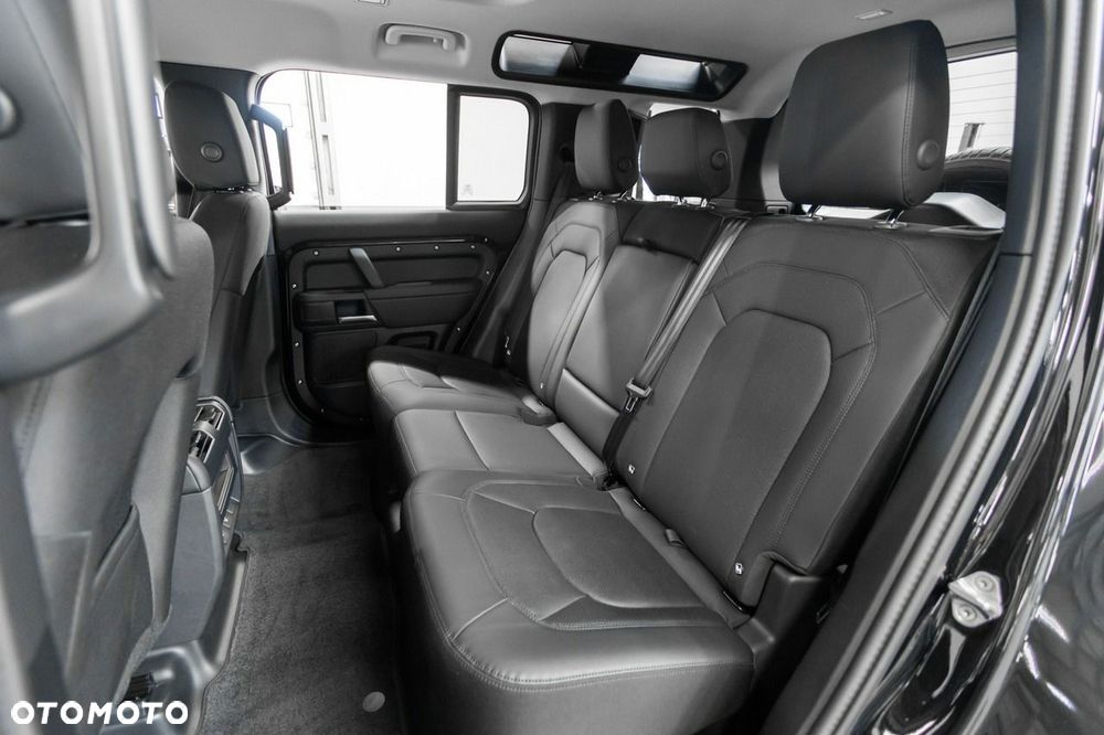 Land Rover Defender - 36