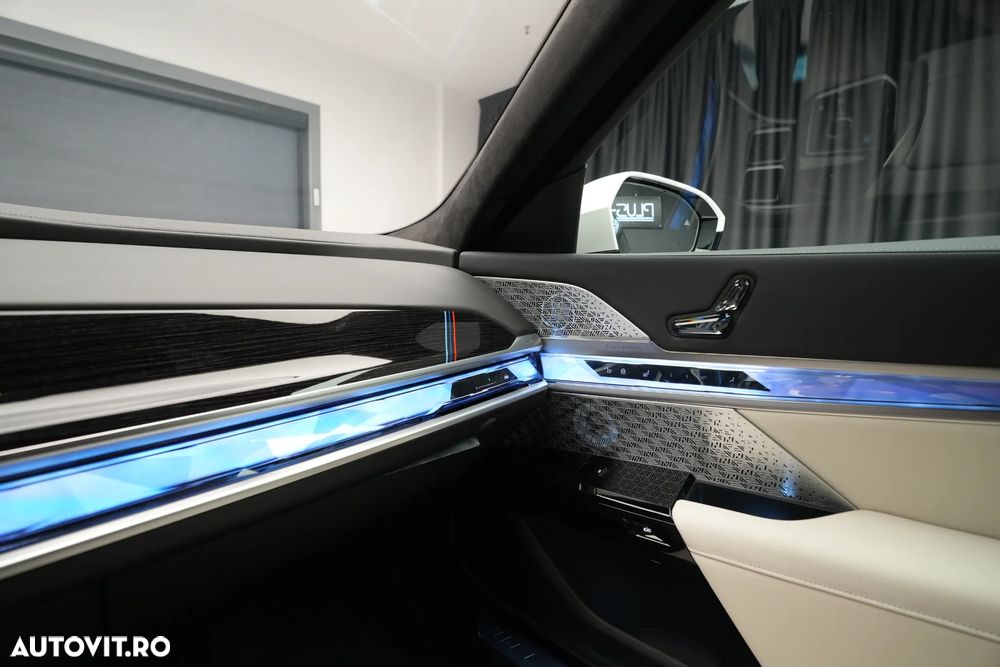BMW Seria 7 740d xDrive MHEV - 17