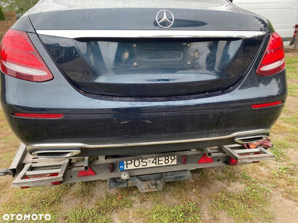 MERCEDES 213 kompletna tylna klapa kolor 997 igla - 1