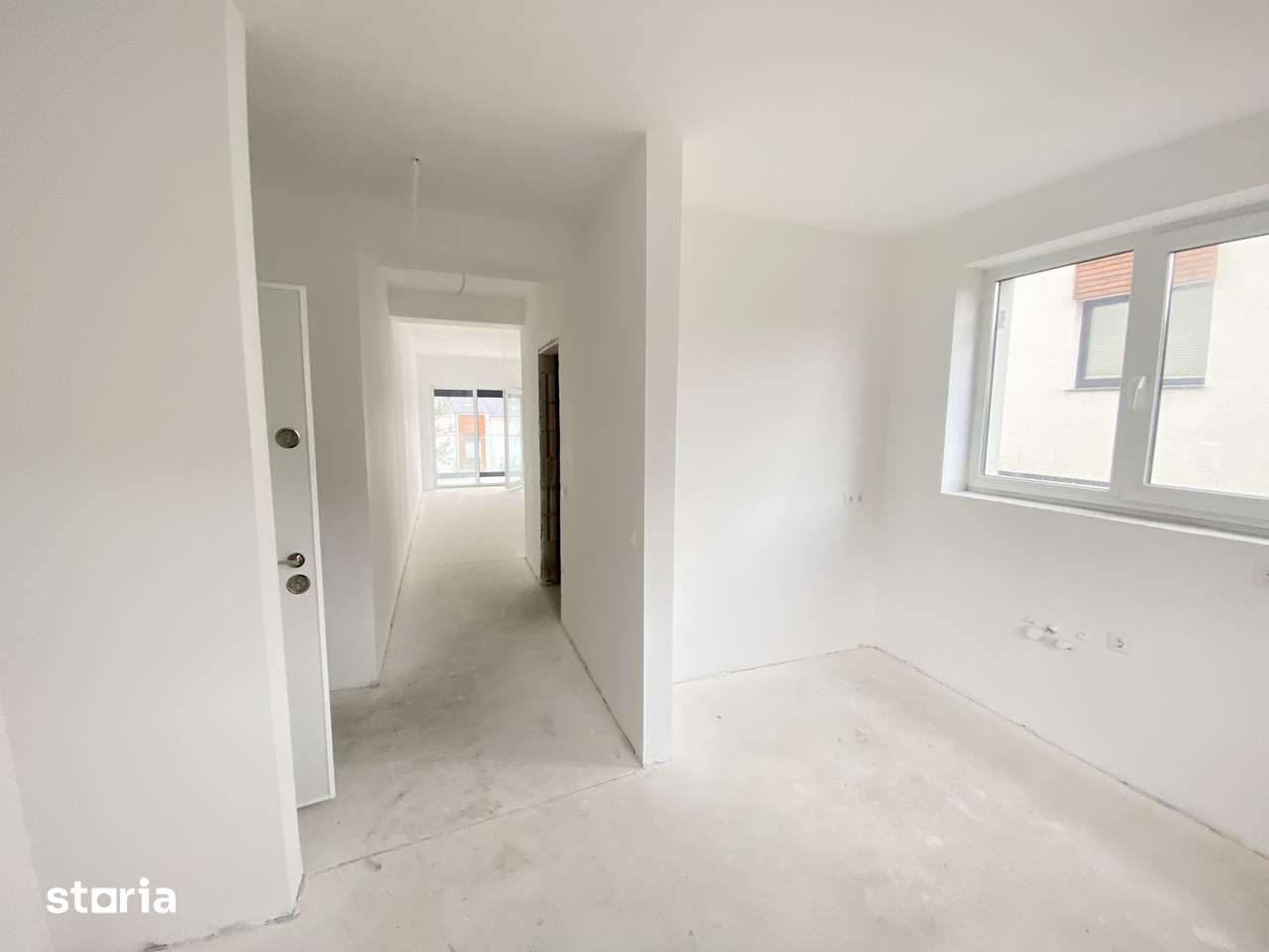 Apartament cu 2 camere si balcon, la vila — fotografia 1