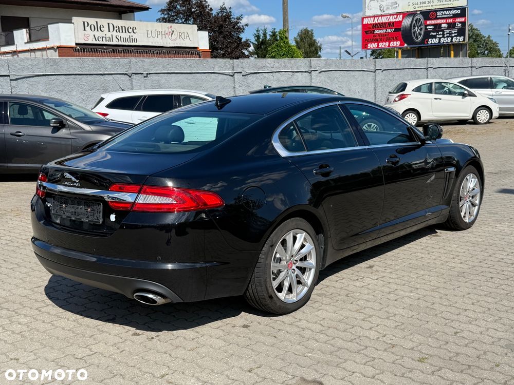 Jaguar XF 2.2 - 6