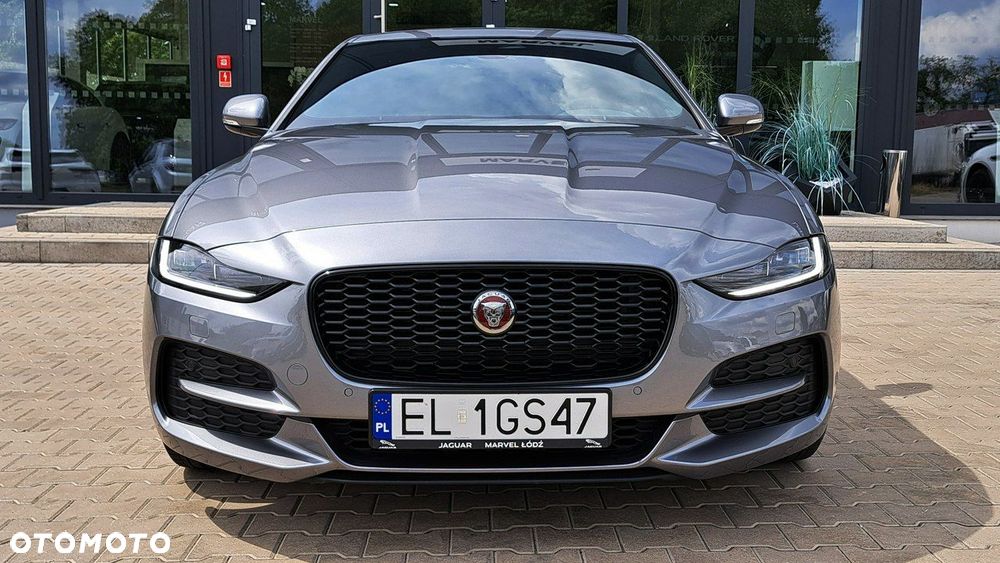 Jaguar XE - 2