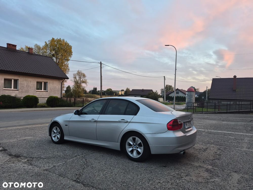 BMW Seria 3 318i - 9