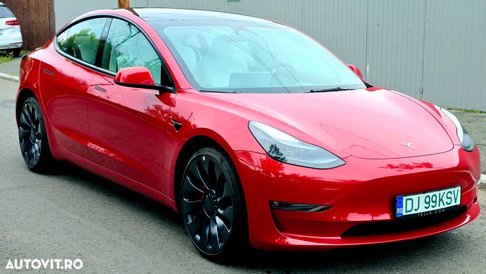 Tesla Model 3 Performance - 2