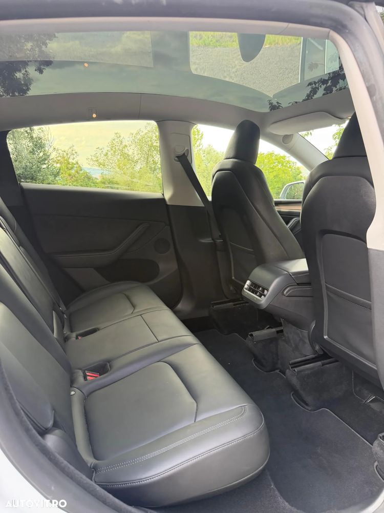 Tesla Model Y Long Range Dual Motor AWD - 25