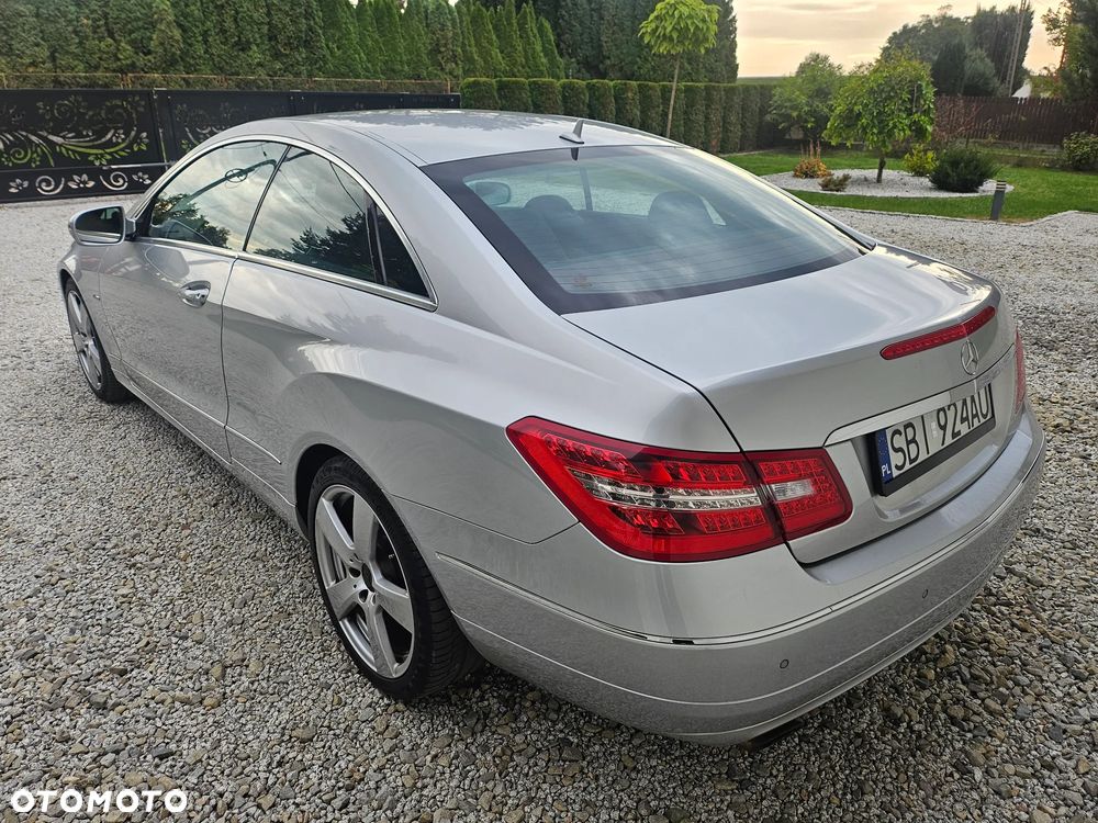 Mercedes-Benz E-Class 2010 photo 4