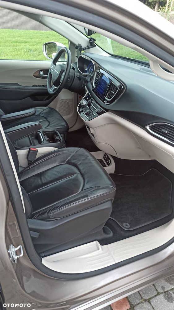 Chrysler Pacifica - 17