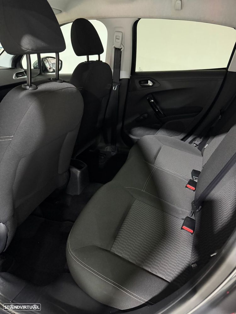 Peugeot 208 1.2 PureTech Allure - 17