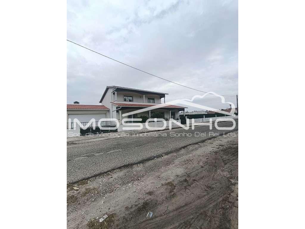 Moradia t4 isolada - Grande imagem: 2/32