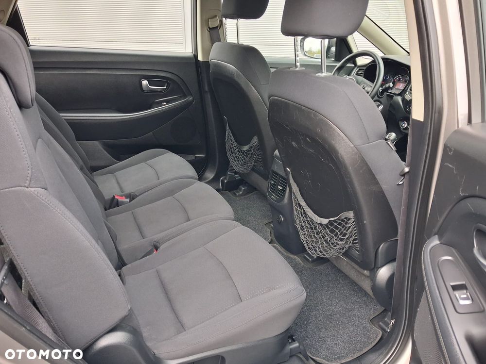 Kia Carens 1.7 CRDi M 7os EU6 - 14