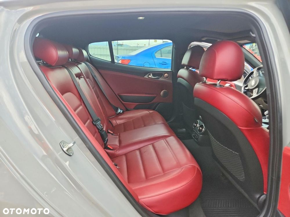 Kia Stinger 3.3 T-GDI AWD GT - 10