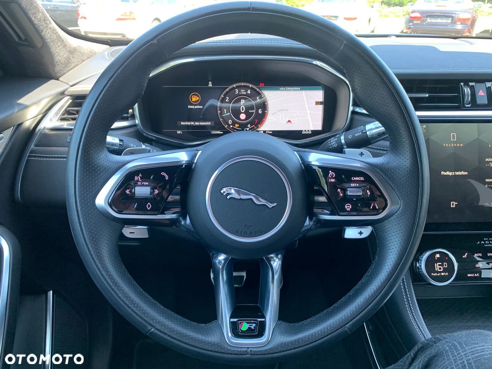 Jaguar F-Pace - 12