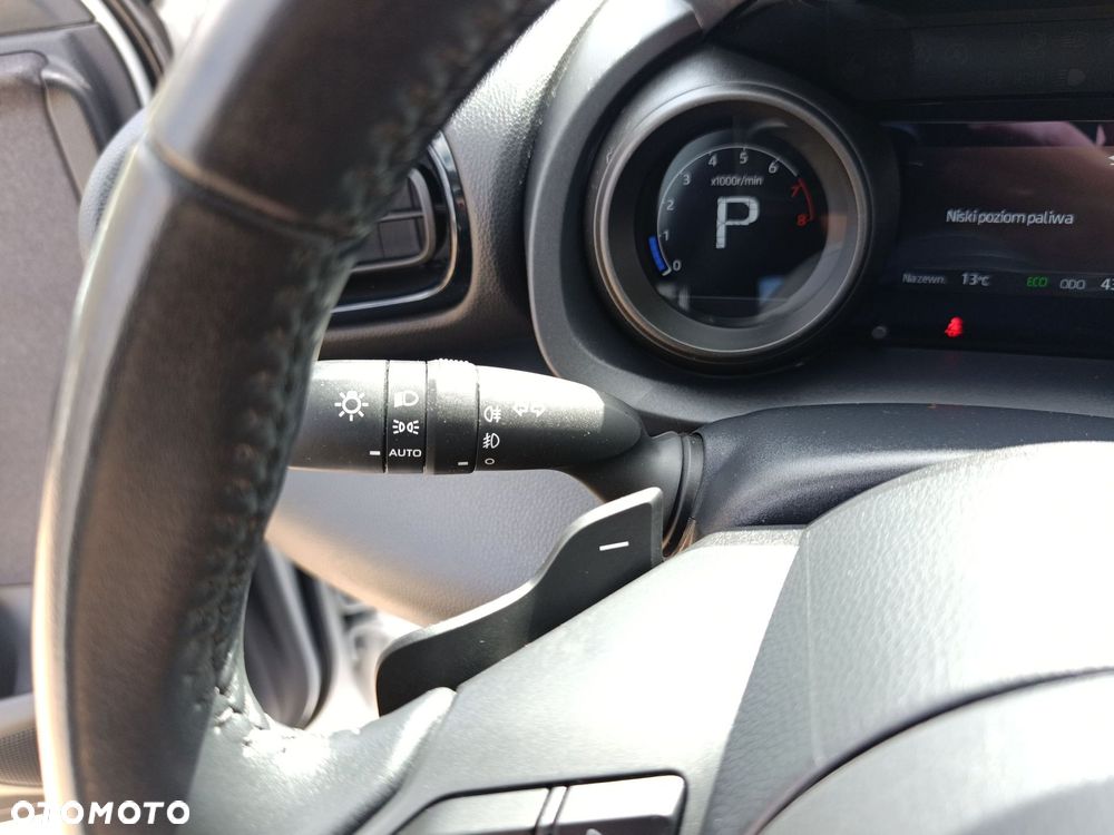 Toyota Yaris 1.5 Comfort CVT - 35