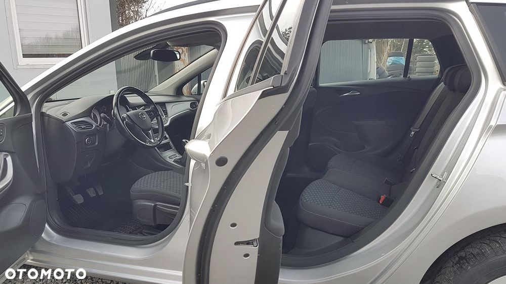 Opel Astra 1.6 CDTI Essentia - 19