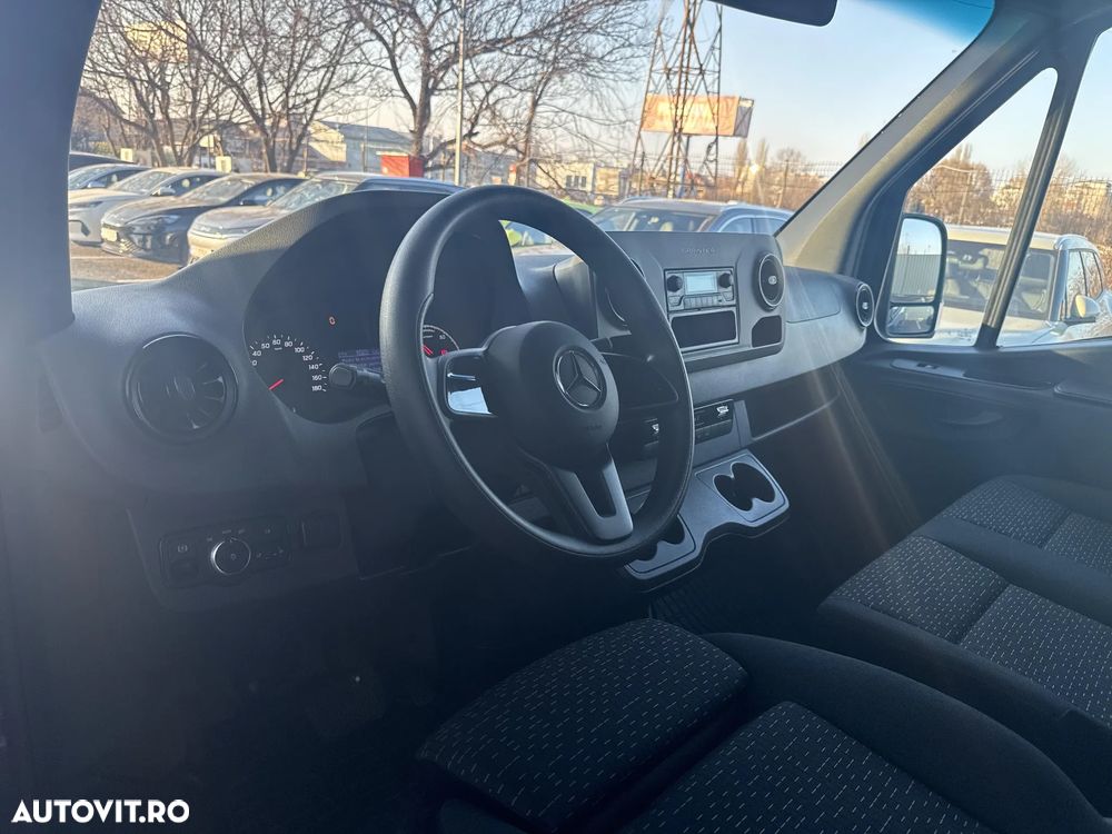 Mercedes-Benz Sprinter - 11