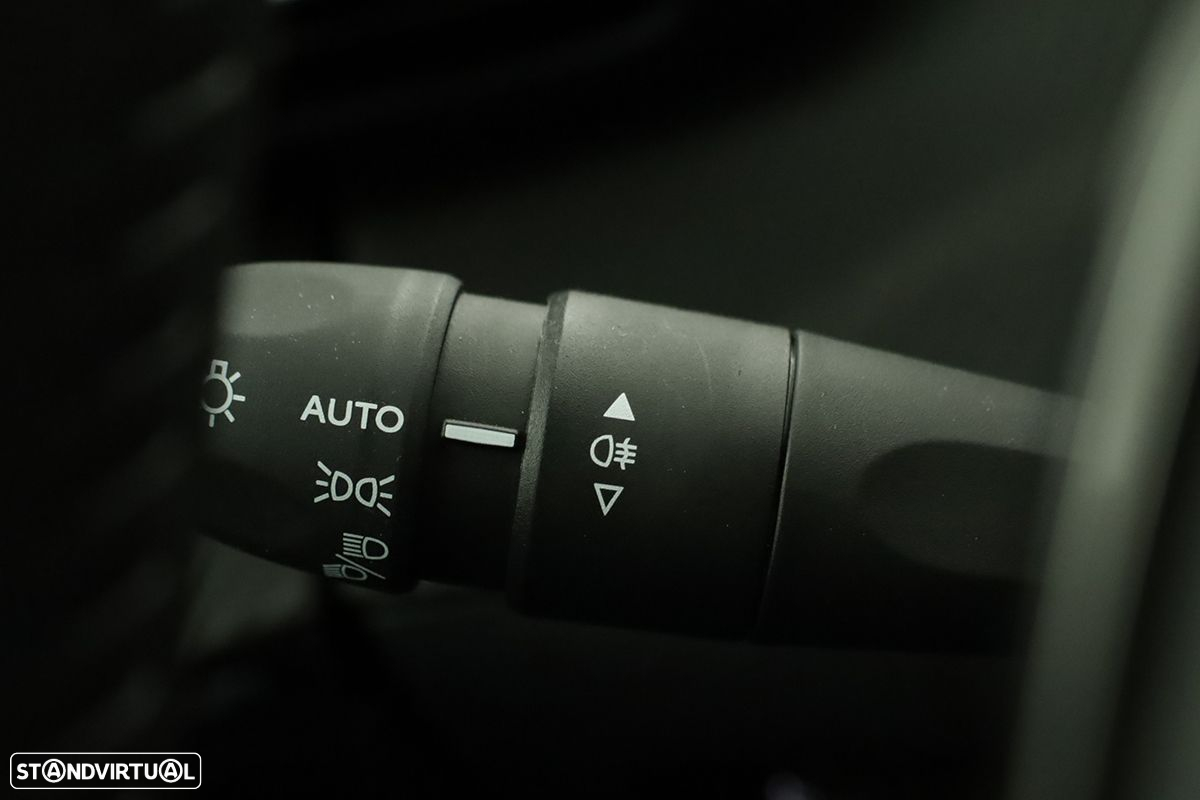 Peugeot 2008 1.2 PureTech Allure - 18
