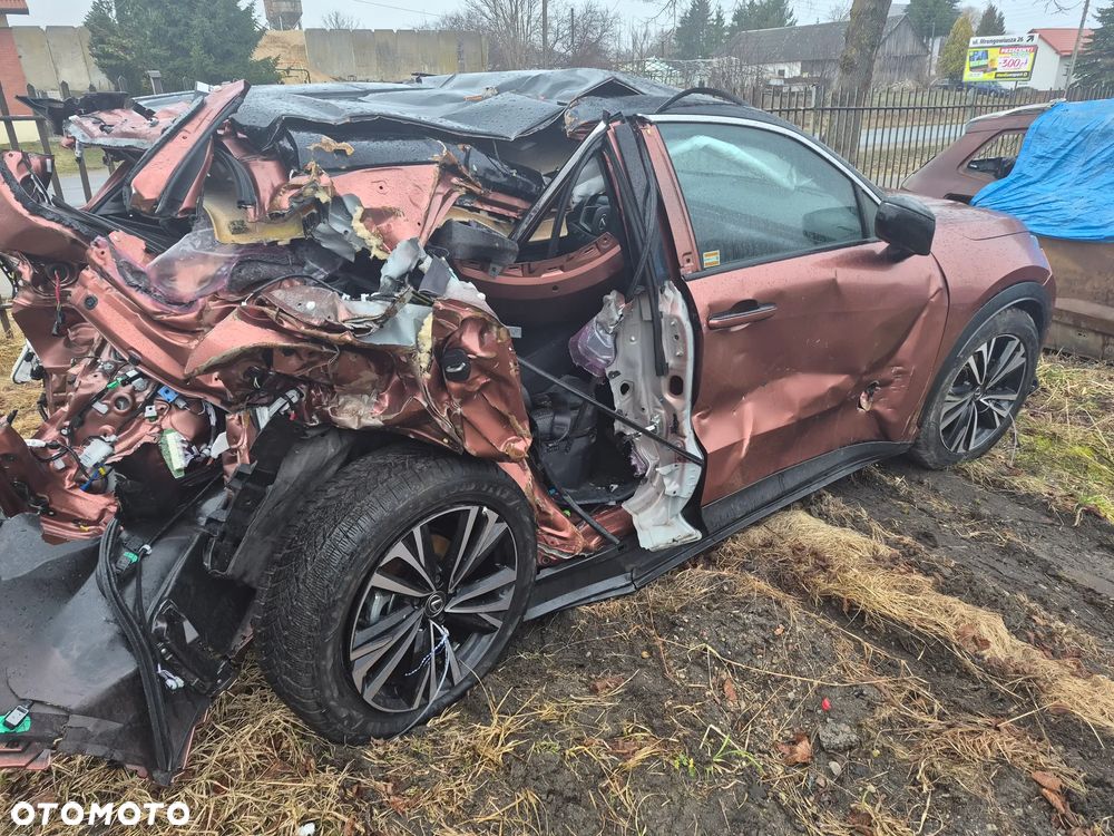 Lexus LBX 1.5 Hybrid Emotion AWD - 8