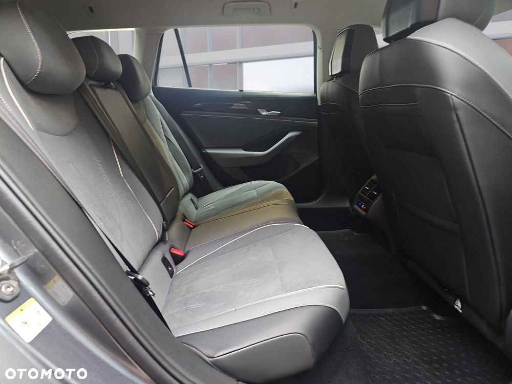 Volkswagen Passat - 12