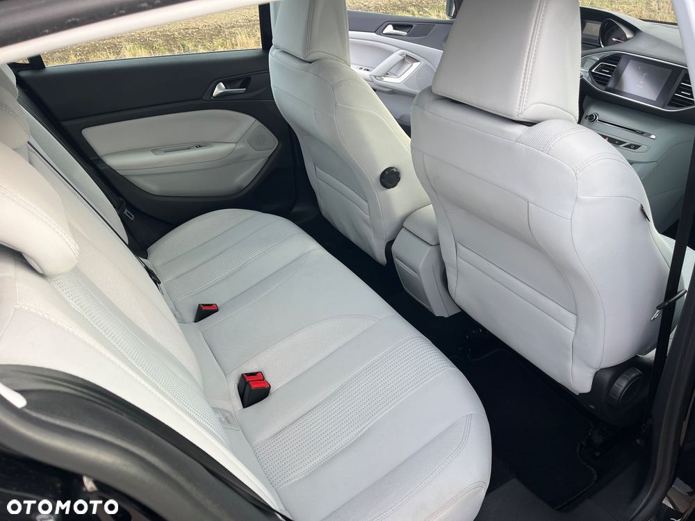 Peugeot 308 1.6 Premium - 12