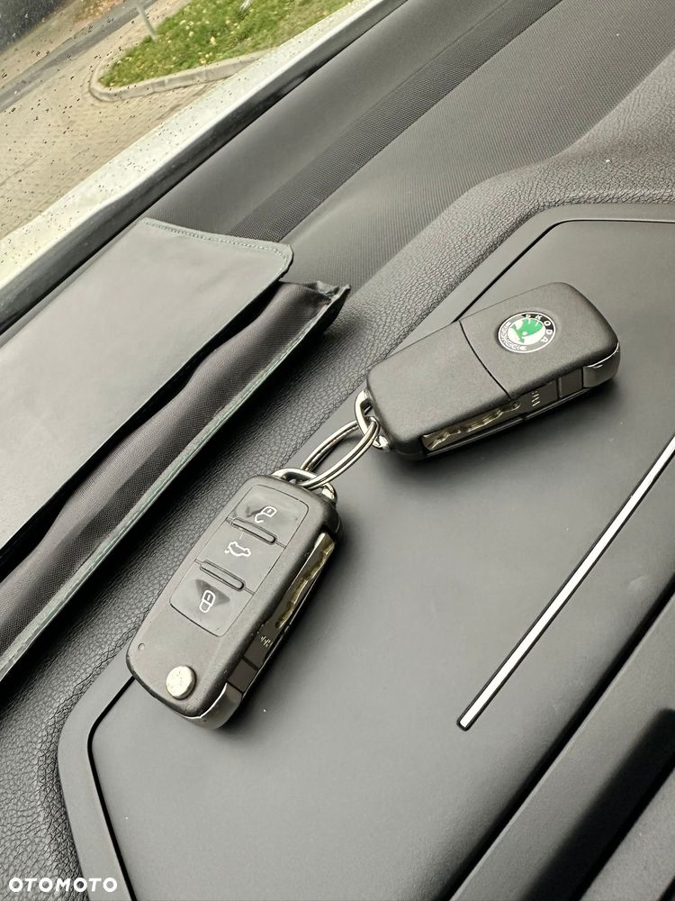 Skoda Octavia 2.0 TDI DPF DSG RS - 17