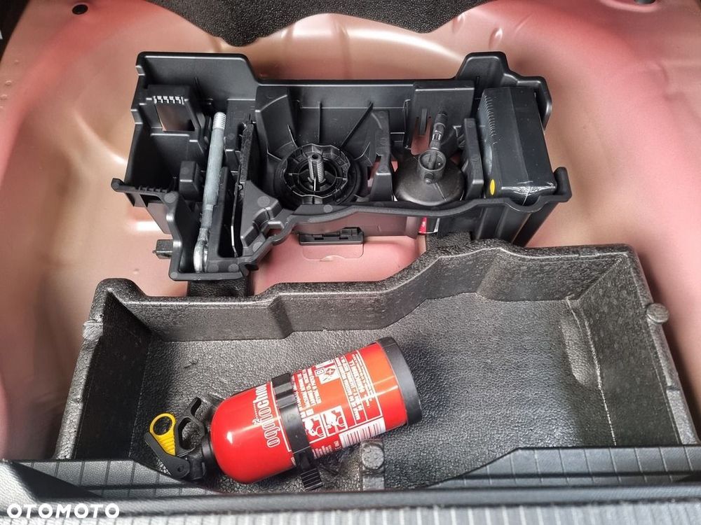 Peugeot 2008 1.2 PureTech Allure S&S EAT8 - 27