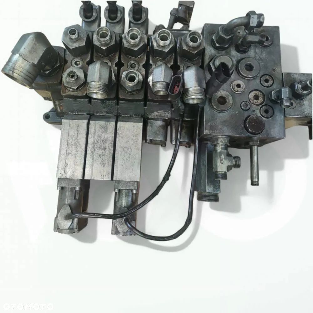 Rozdzielacz hydrauliczny 200033054068 Bucher MERLO TF 45.11 - 17